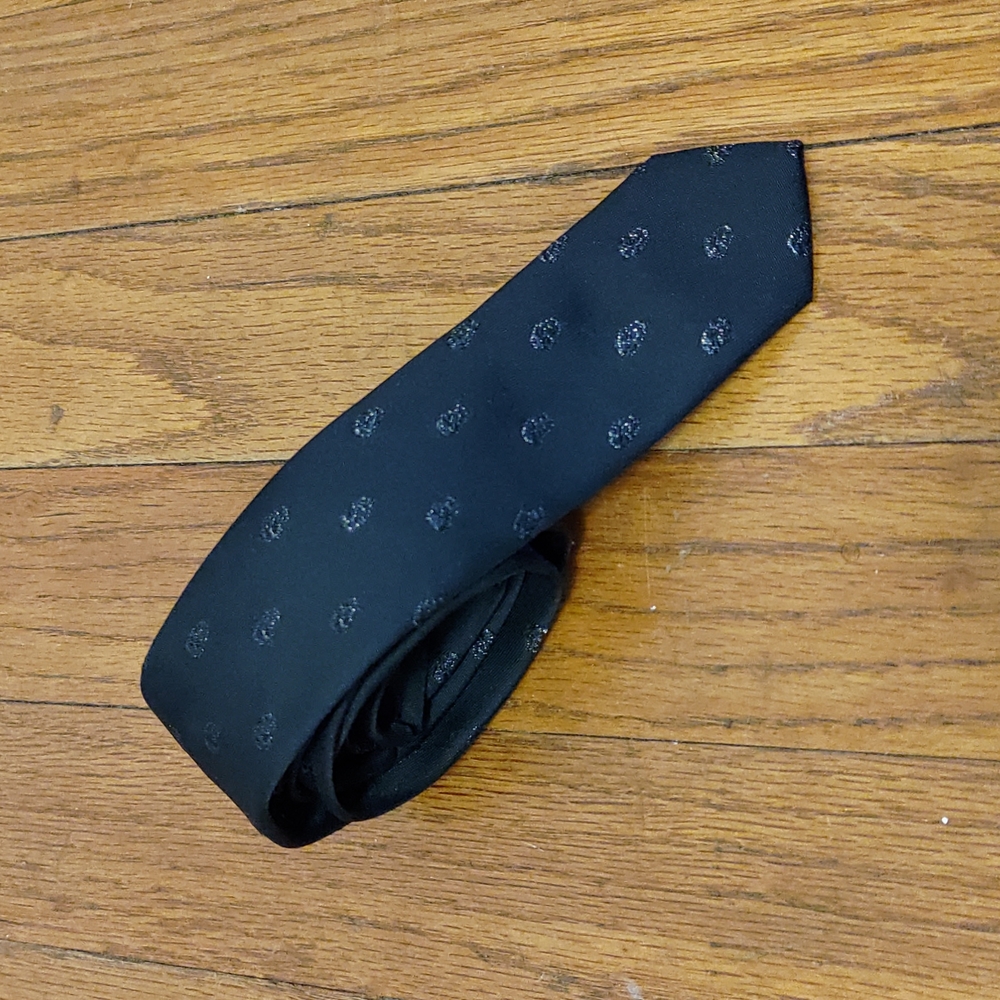 Boys black skinny tie with skull motif